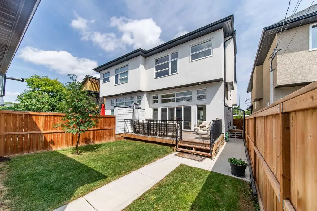 2225 31 Street SW Calgary AB T3E2N3