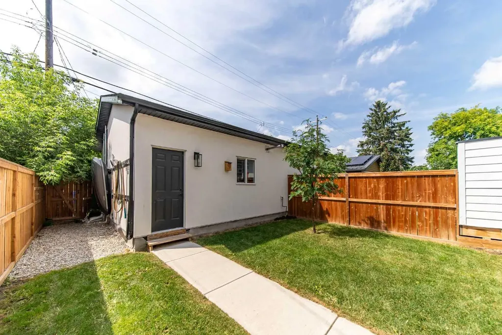 2225 31 Street SW Calgary AB T3E2N3