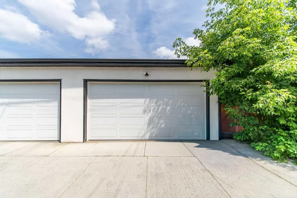 2225 31 Street SW Calgary AB T3E2N3