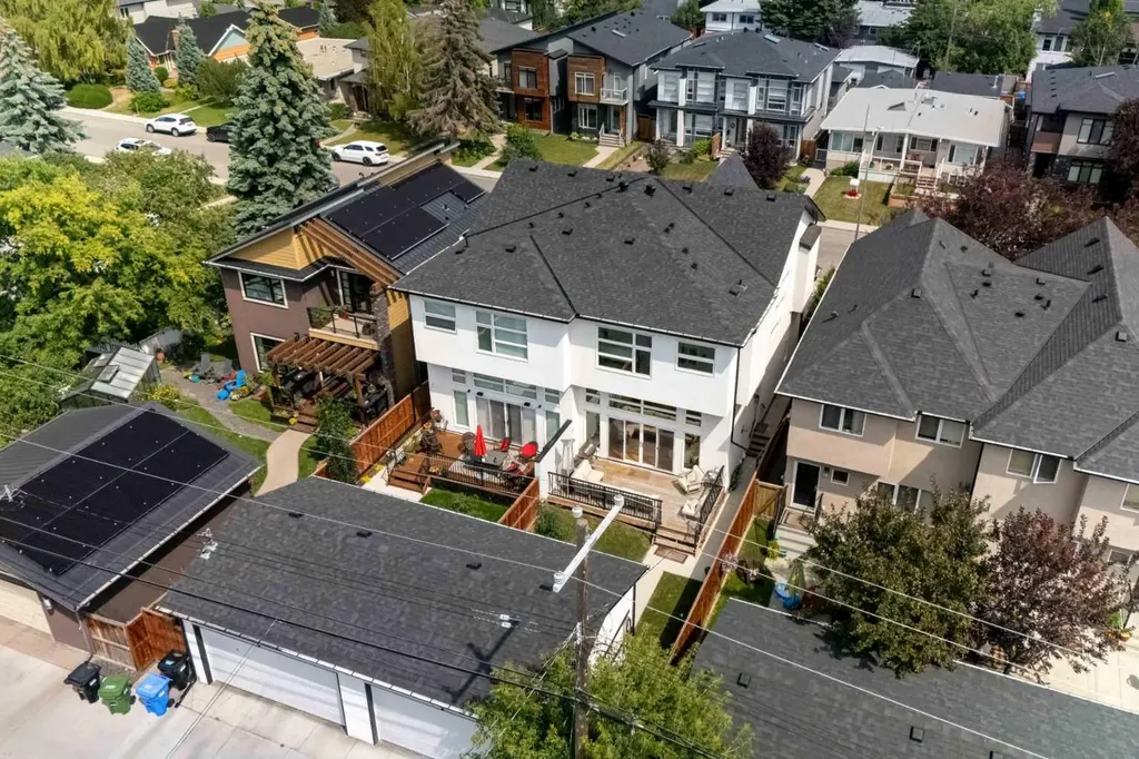 2225 31 Street SW Calgary AB T3E2N3