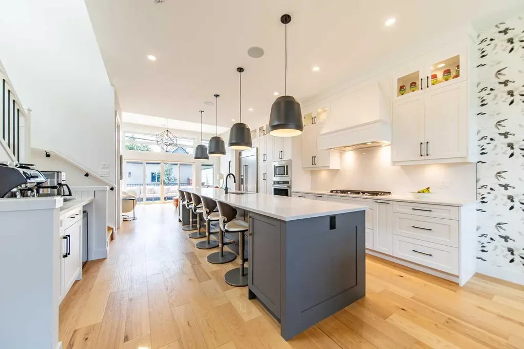 2225 31 Street SW Calgary AB T3E2N3