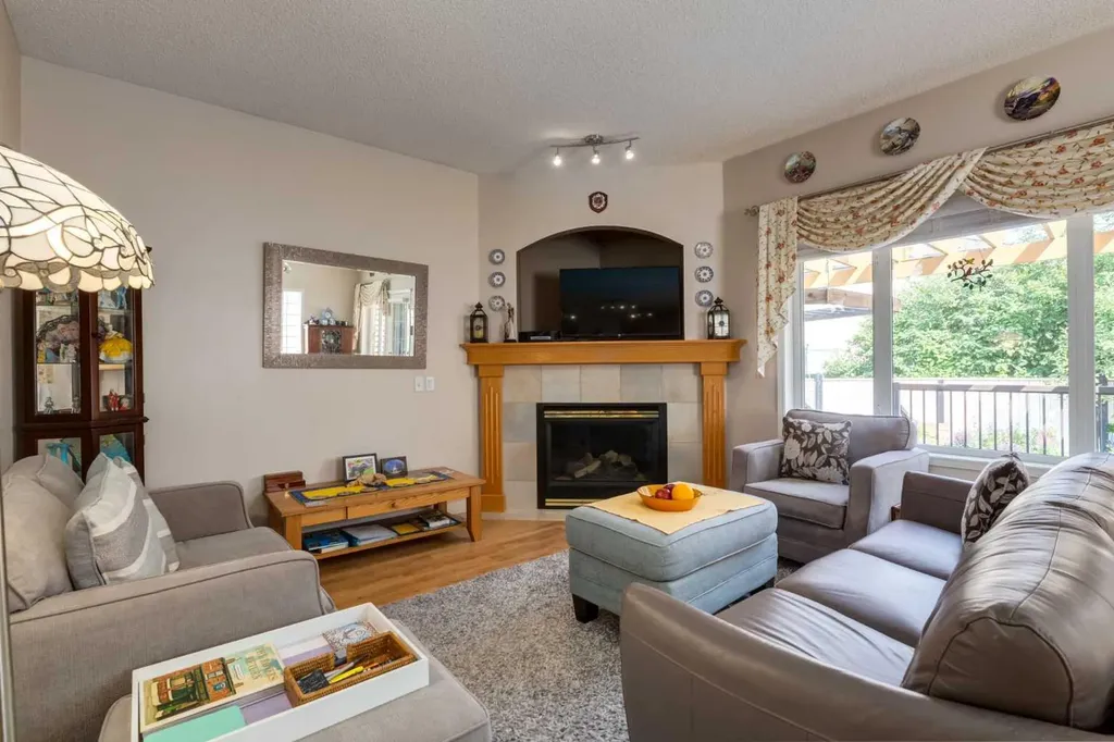 165 Chaparral Villas SE Calgary AB T2X 3N5