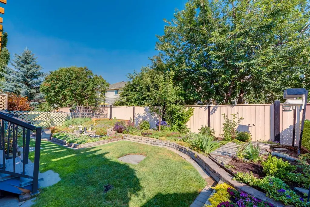 165 Chaparral Villas SE Calgary AB T2X 3N5