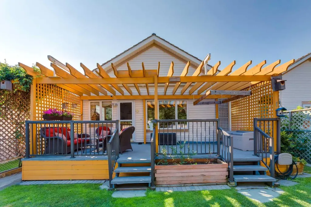 165 Chaparral Villas SE Calgary AB T2X 3N5