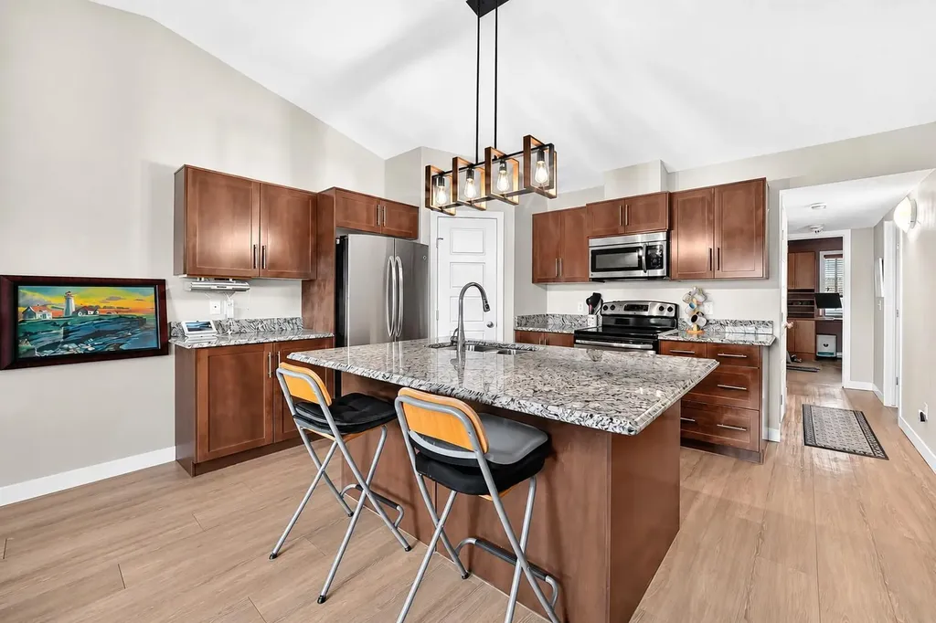 2781 Chinook Winds Drive SW Airdrie AB T4B3S5
