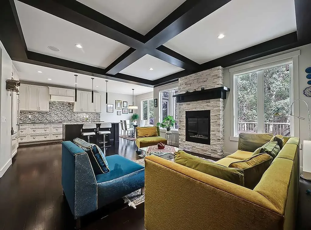 9318 14 Avenue SW Calgary AB T3H 0M1