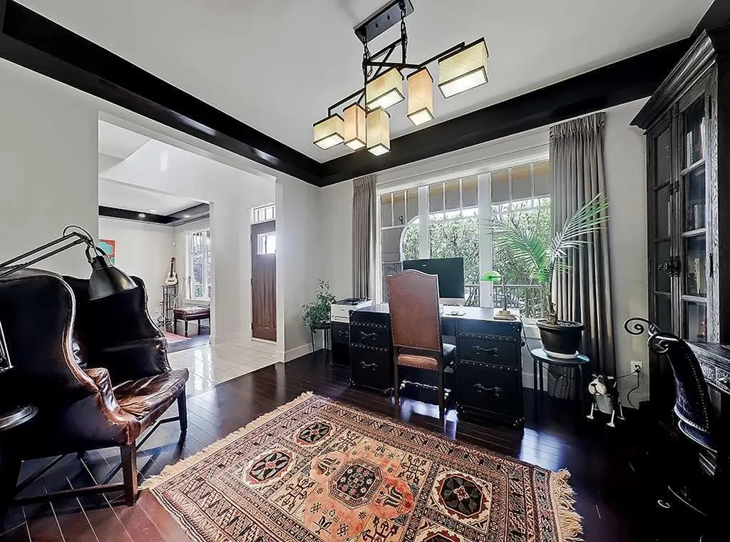 9318 14 Avenue SW Calgary AB T3H 0M1