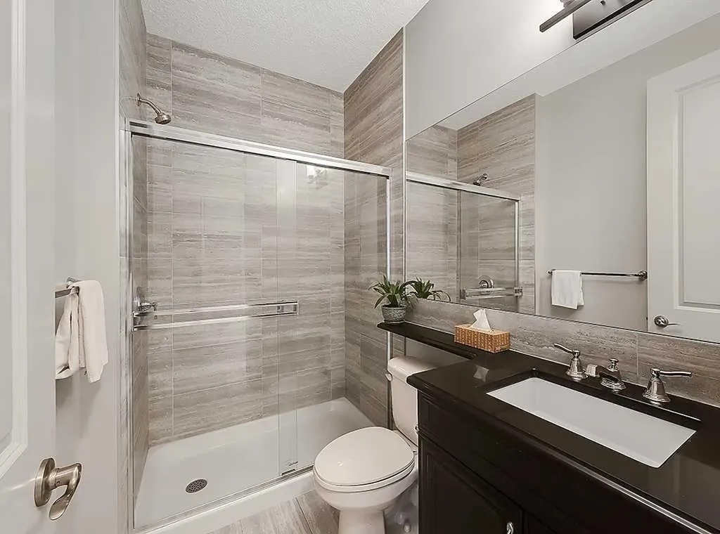 9318 14 Avenue SW Calgary AB T3H 0M1