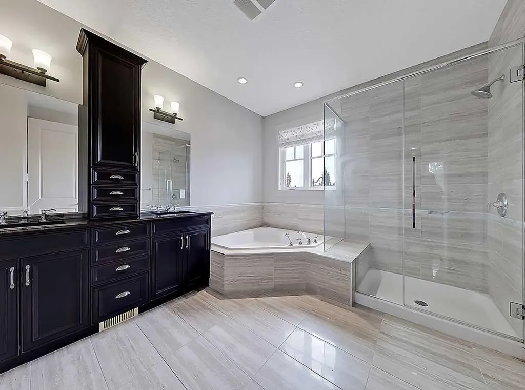 9318 14 Avenue SW Calgary AB T3H 0M1