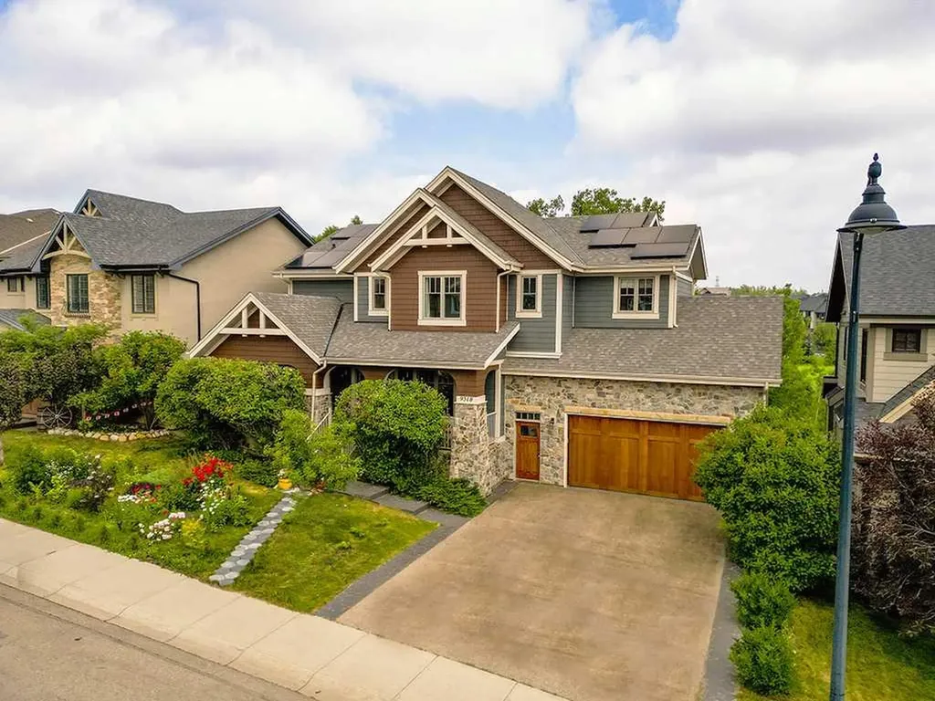 9318 14 Avenue SW Calgary AB T3H 0M1