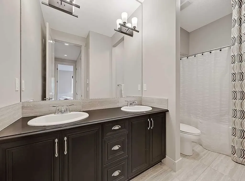9318 14 Avenue SW Calgary AB T3H 0M1