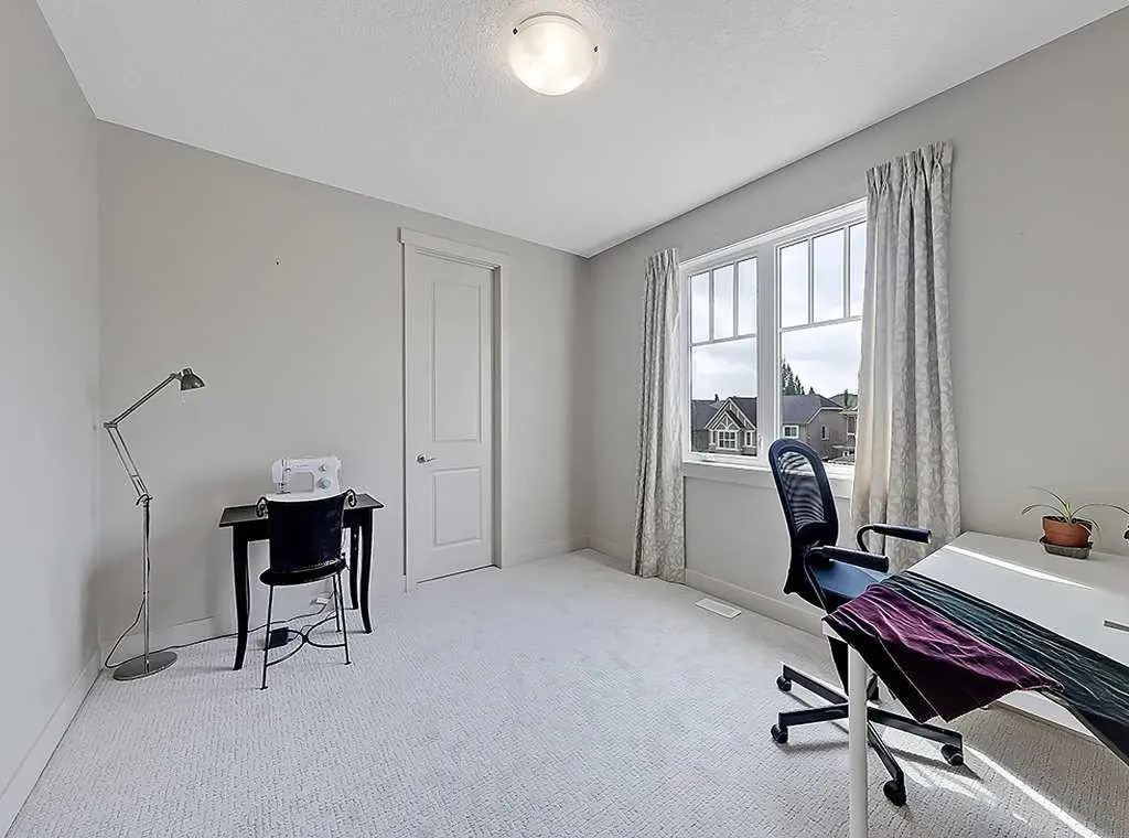 9318 14 Avenue SW Calgary AB T3H 0M1