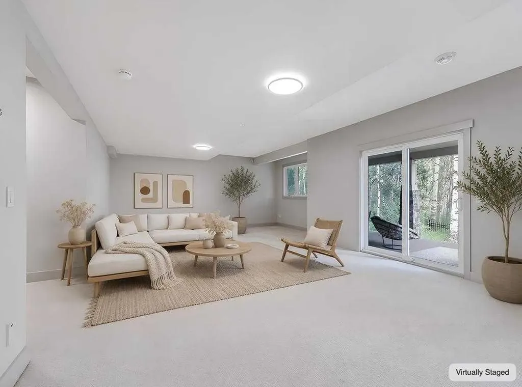 9318 14 Avenue SW Calgary AB T3H 0M1