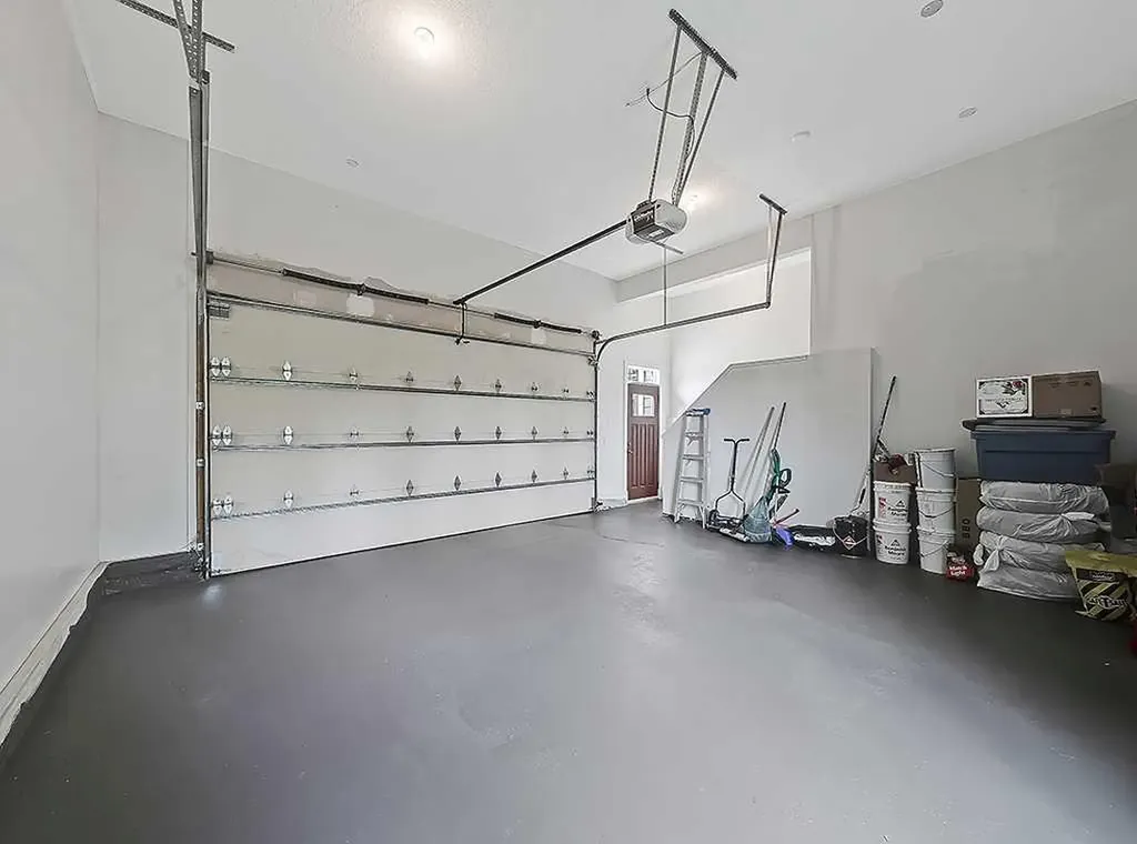 9318 14 Avenue SW Calgary AB T3H 0M1
