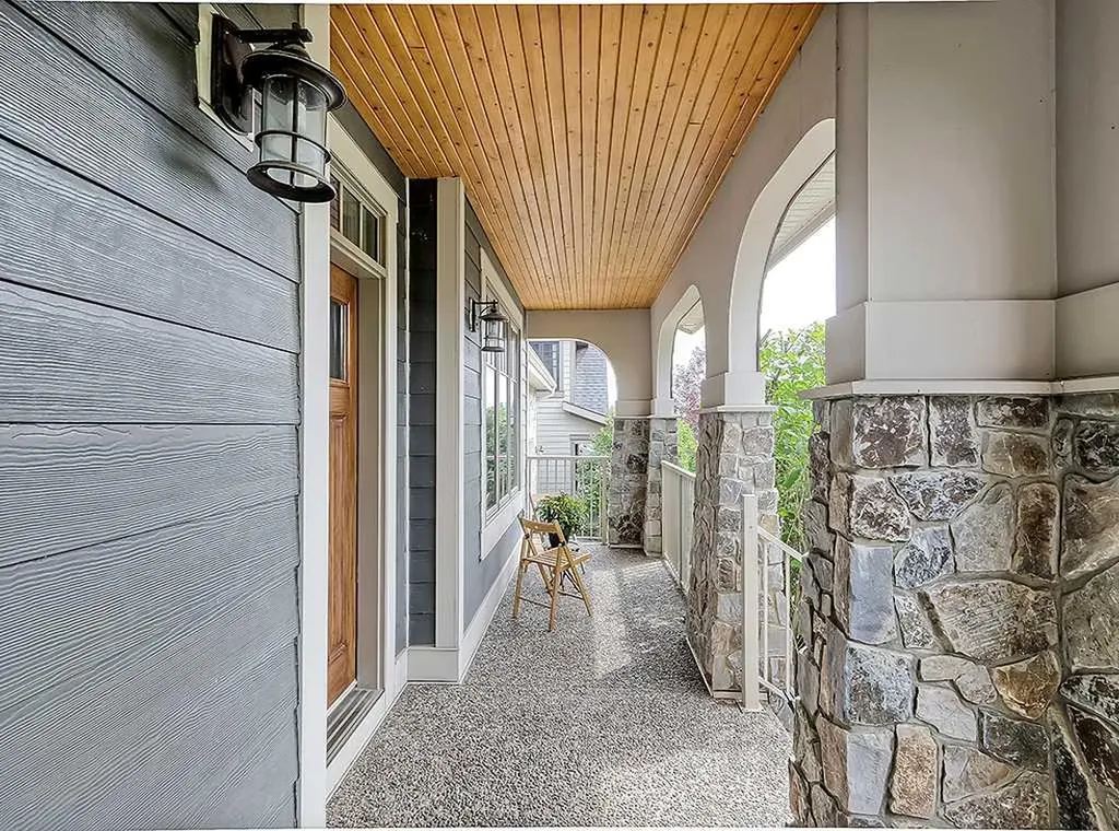 9318 14 Avenue SW Calgary AB T3H 0M1