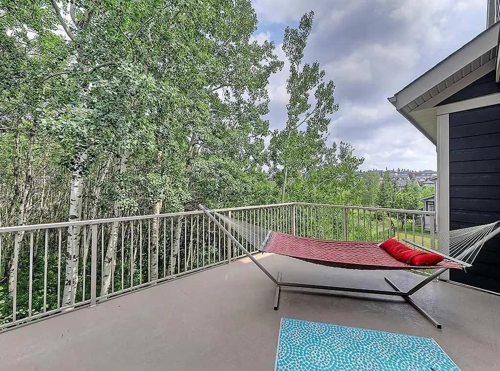 9318 14 Avenue SW Calgary AB T3H 0M1