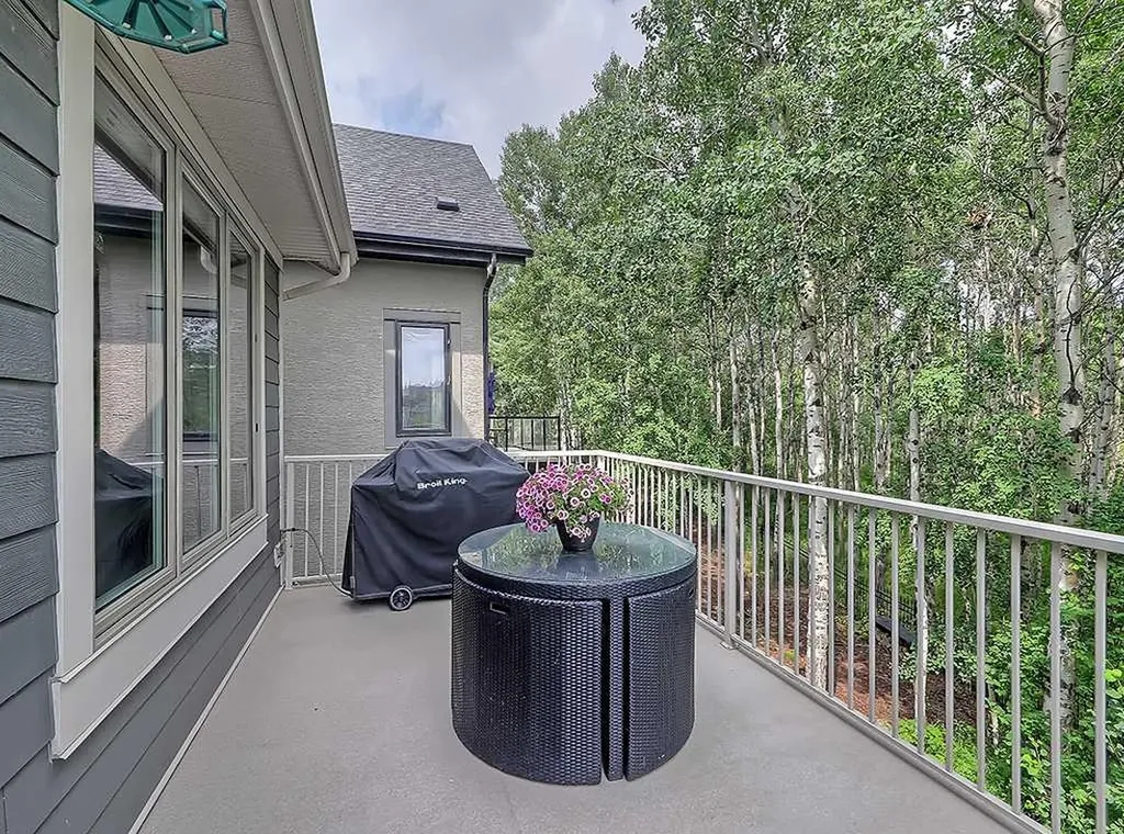 9318 14 Avenue SW Calgary AB T3H 0M1