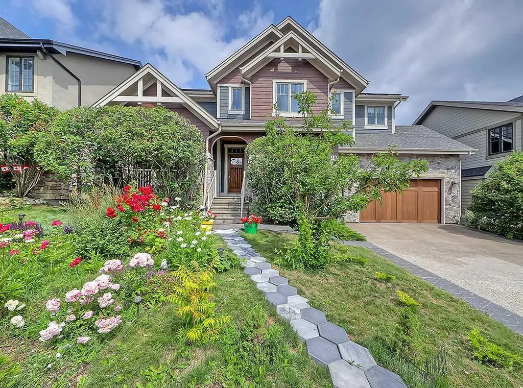 9318 14 Avenue SW Calgary AB T3H 0M1