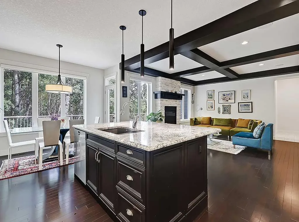 9318 14 Avenue SW Calgary AB T3H 0M1