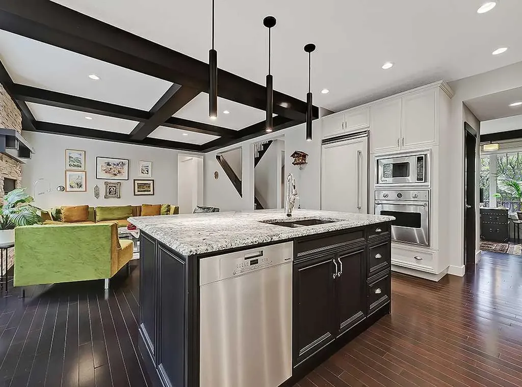 9318 14 Avenue SW Calgary AB T3H 0M1