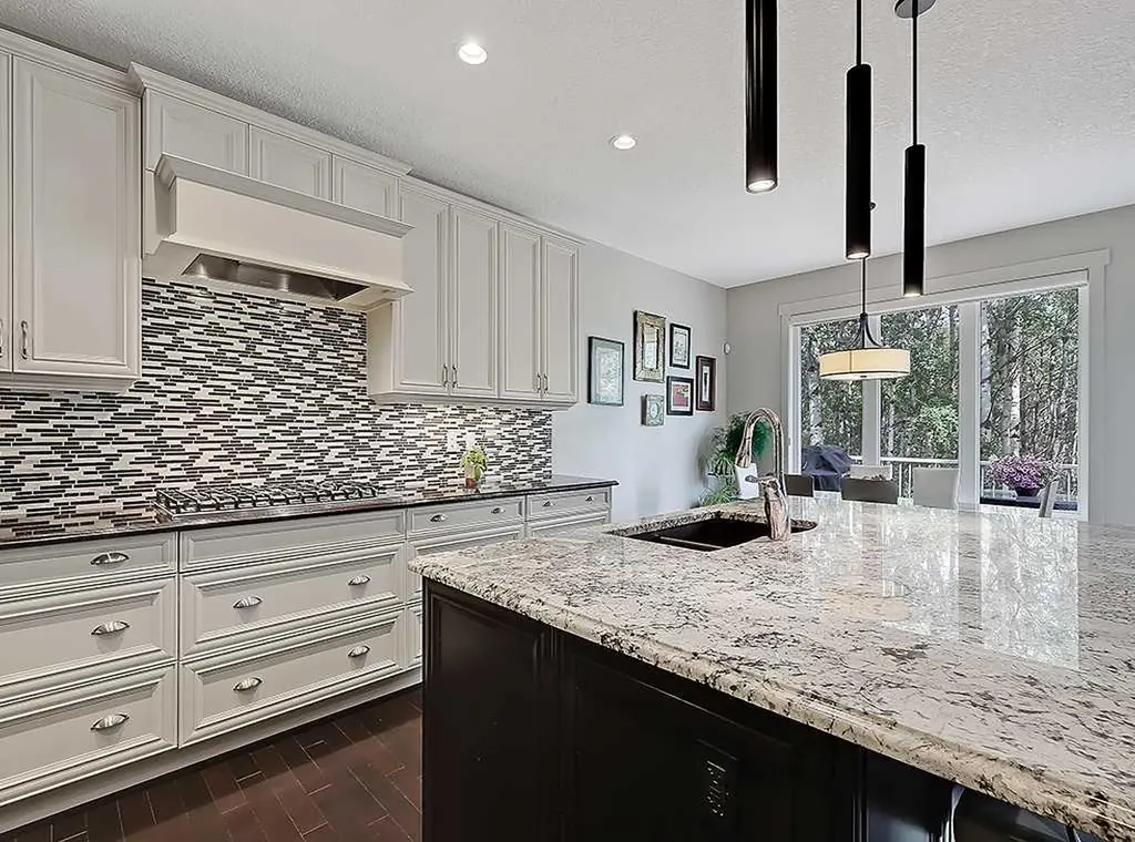 9318 14 Avenue SW Calgary AB T3H 0M1