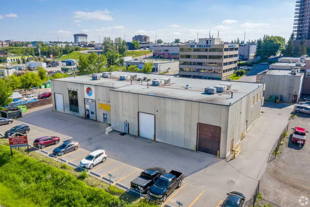 9705 Horton SW Calgary AB T2V 2X4