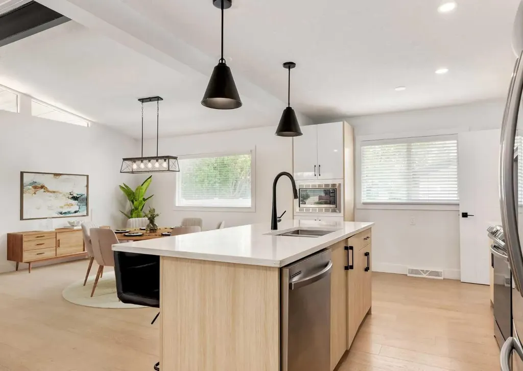 1323 106 Avenue SW Calgary AB T2W 0B8