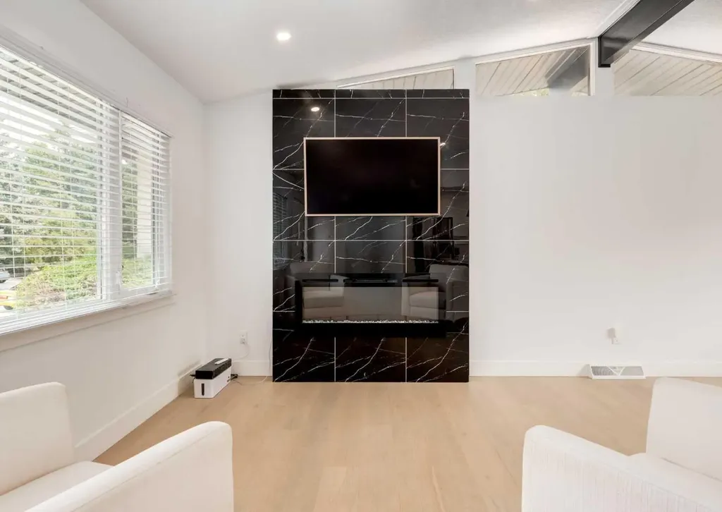 1323 106 Avenue SW Calgary AB T2W 0B8