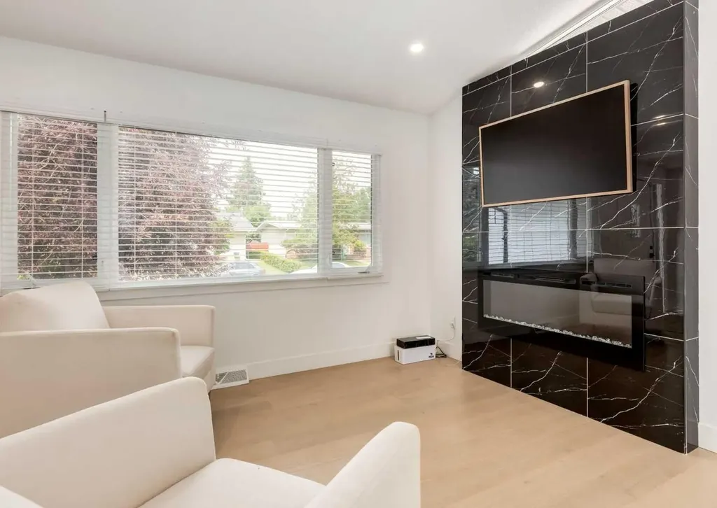 1323 106 Avenue SW Calgary AB T2W 0B8