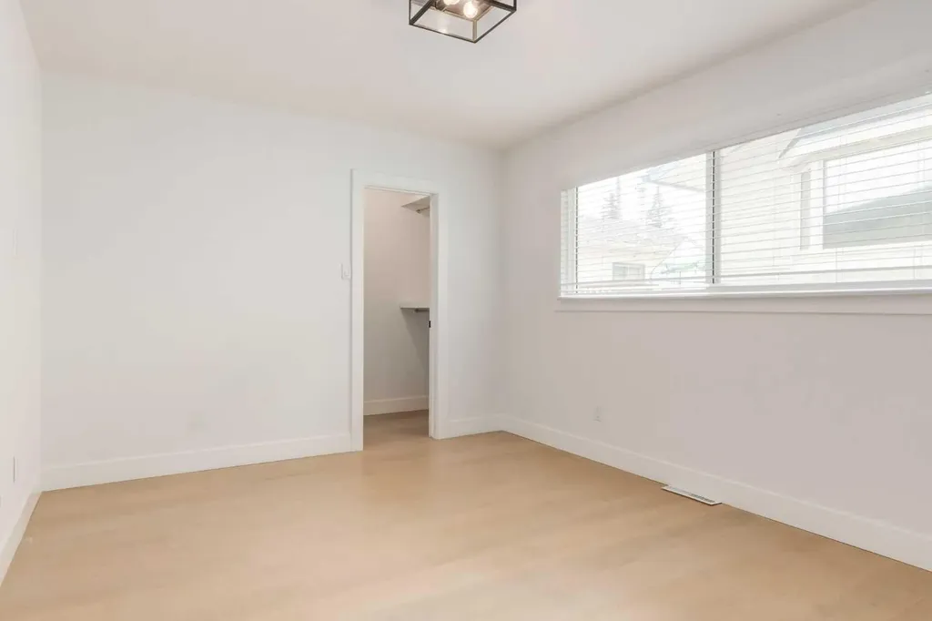1323 106 Avenue SW Calgary AB T2W 0B8