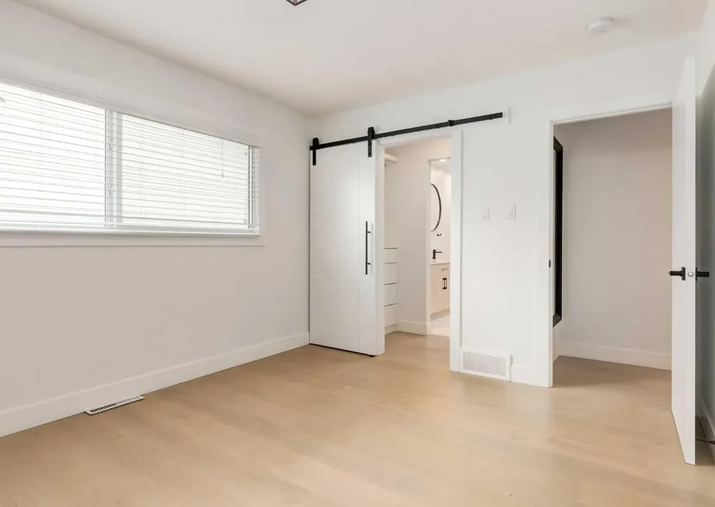 1323 106 Avenue SW Calgary AB T2W 0B8