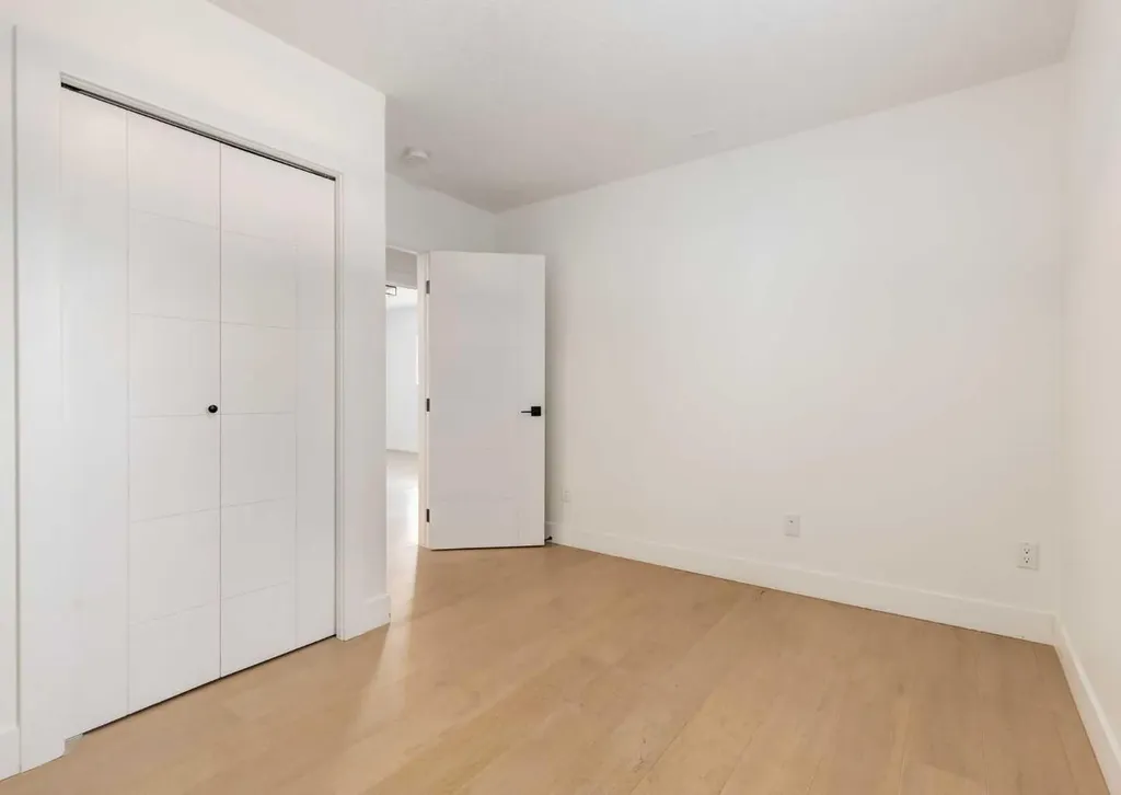 1323 106 Avenue SW Calgary AB T2W 0B8