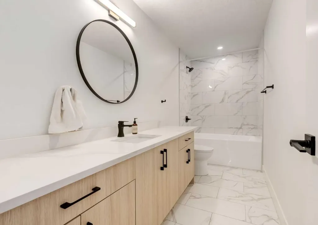 1323 106 Avenue SW Calgary AB T2W 0B8