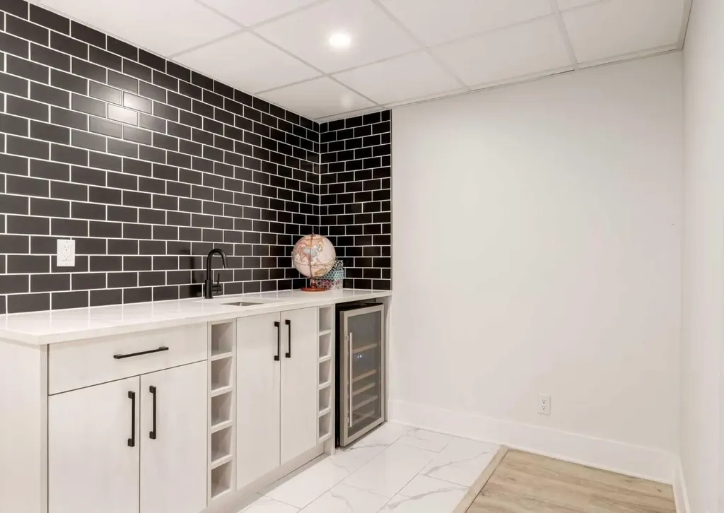 1323 106 Avenue SW Calgary AB T2W 0B8