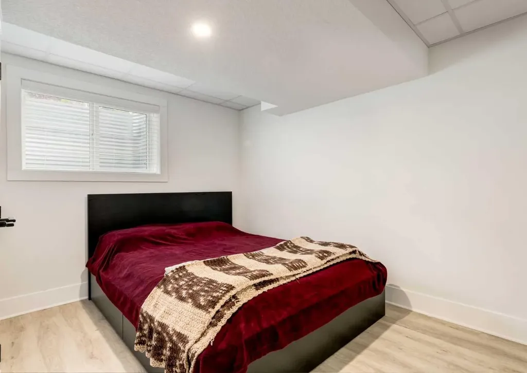 1323 106 Avenue SW Calgary AB T2W 0B8