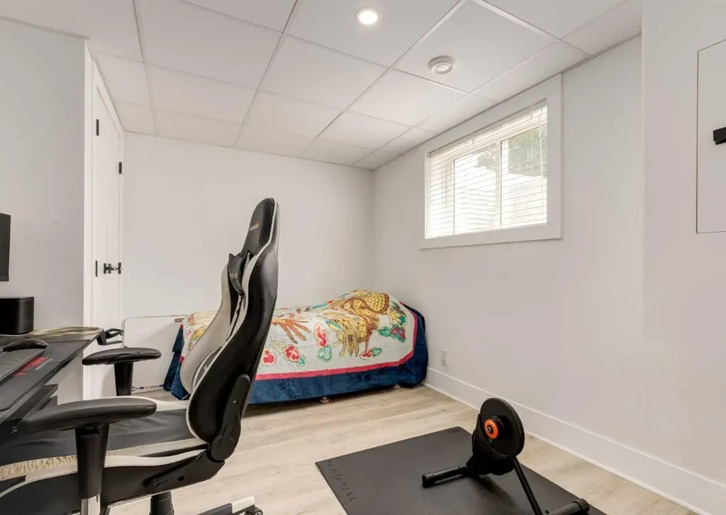 1323 106 Avenue SW Calgary AB T2W 0B8