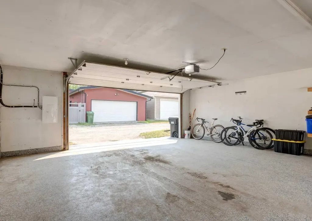 1323 106 Avenue SW Calgary AB T2W 0B8
