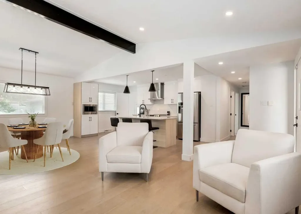 1323 106 Avenue SW Calgary AB T2W 0B8