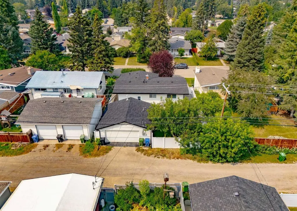 1323 106 Avenue SW Calgary AB T2W 0B8