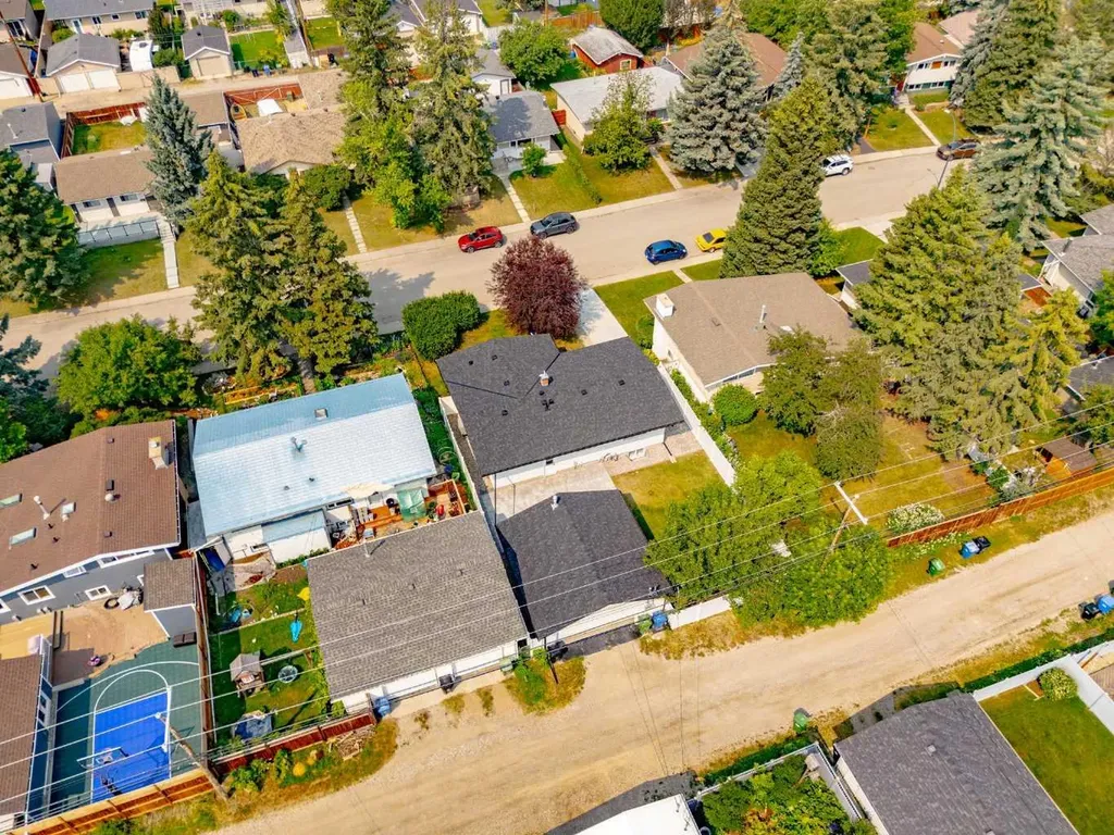 1323 106 Avenue SW Calgary AB T2W 0B8