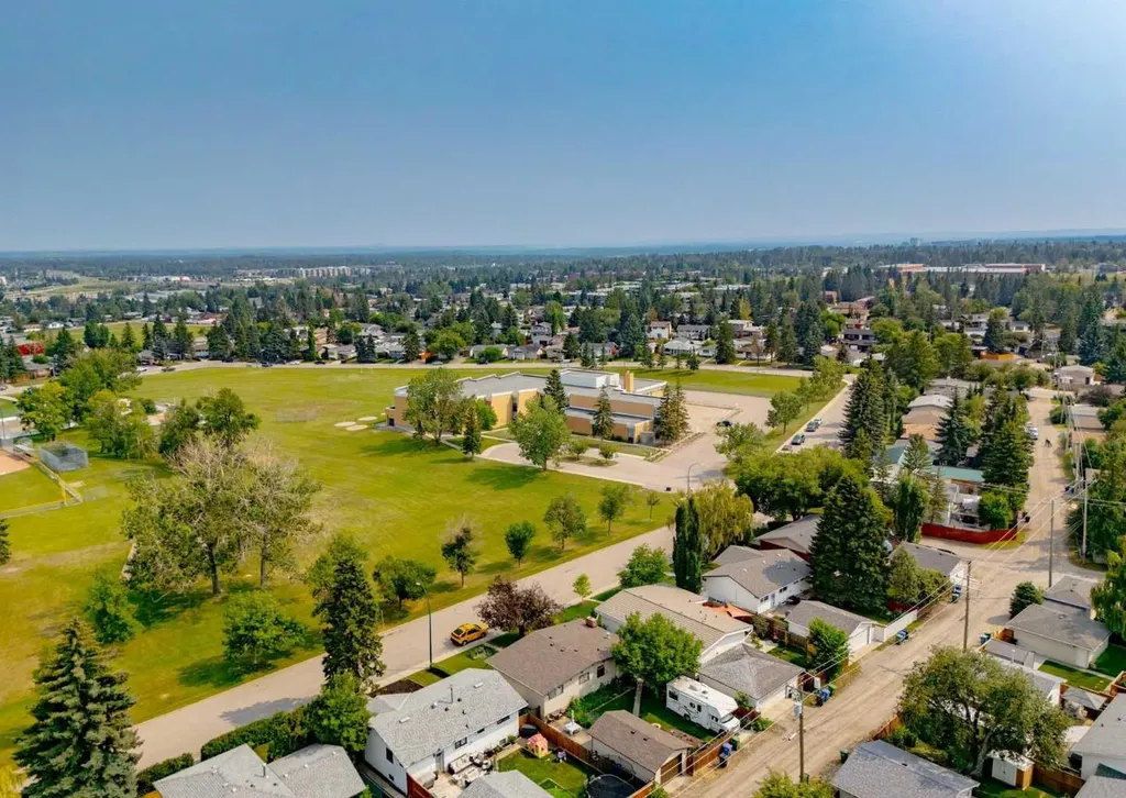 1323 106 Avenue SW Calgary AB T2W 0B8