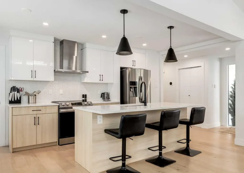 1323 106 Avenue SW Calgary AB T2W 0B8