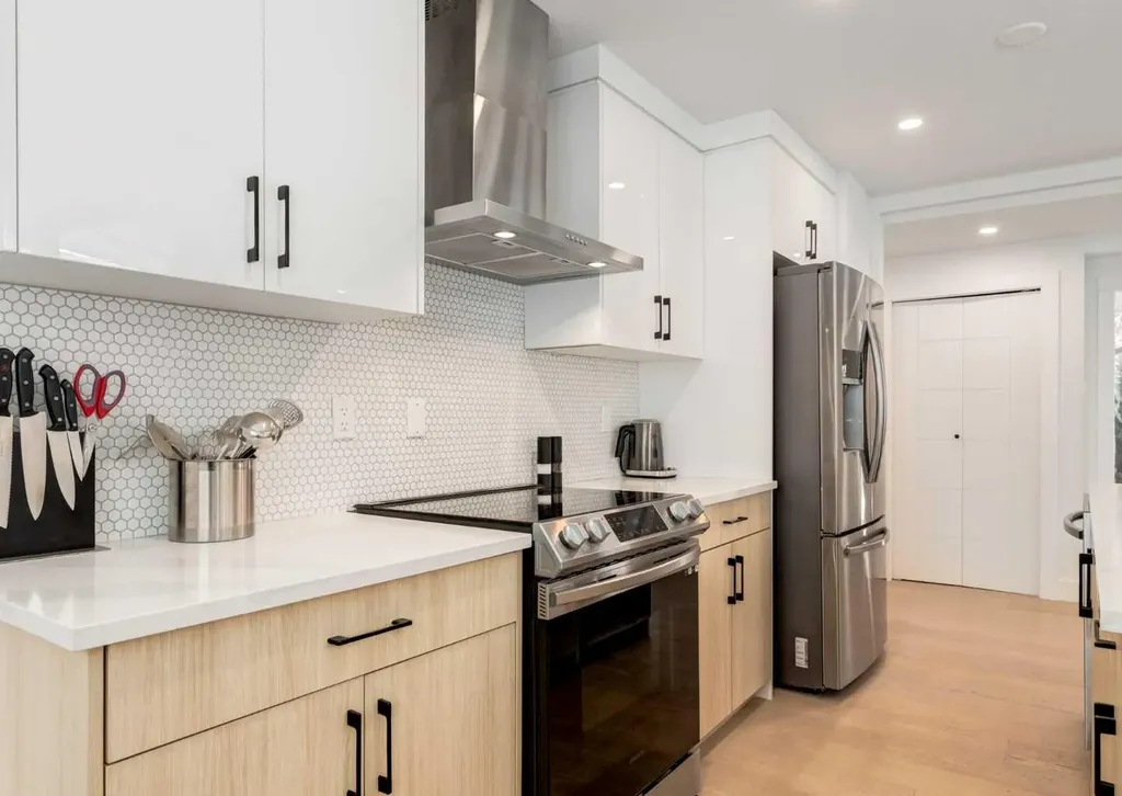 1323 106 Avenue SW Calgary AB T2W 0B8