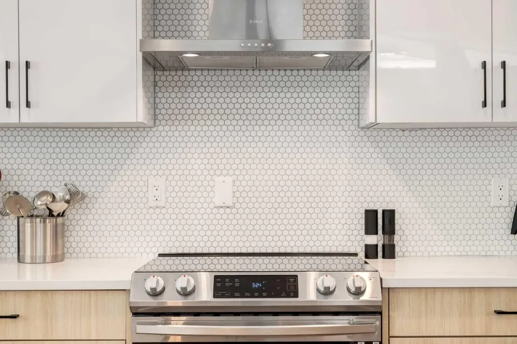 1323 106 Avenue SW Calgary AB T2W 0B8