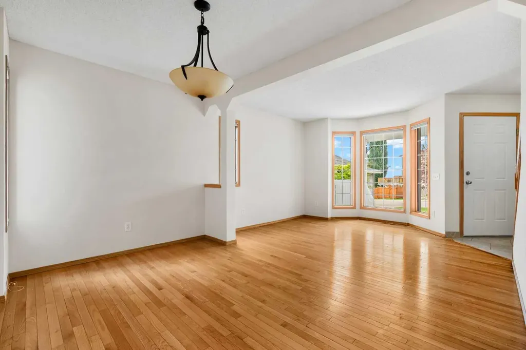 115 Macewan Park Circle Calgary AB T3K 4A3