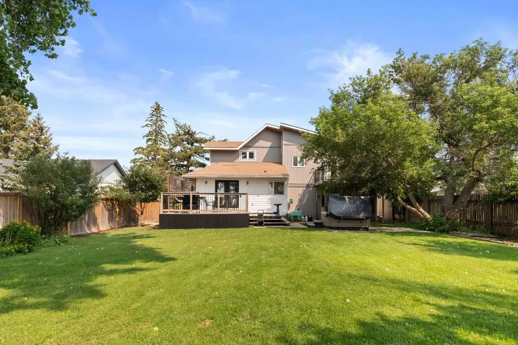 914 3 Street SW Redcliff AB T0J 2P0