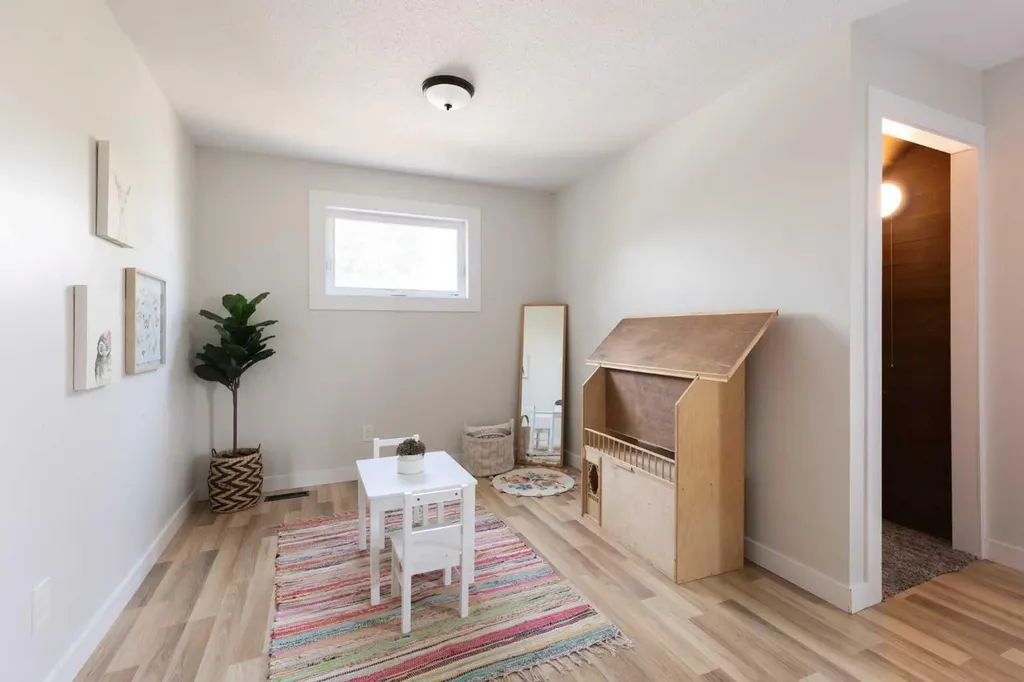 914 3 Street SW Redcliff AB T0J 2P0