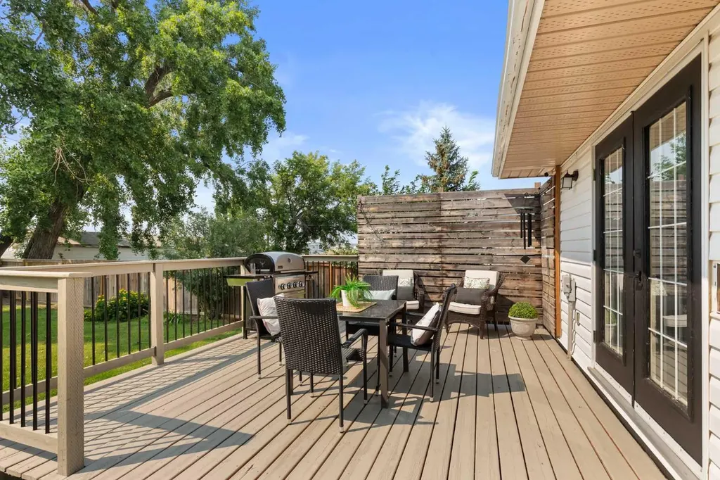 914 3 Street SW Redcliff AB T0J 2P0