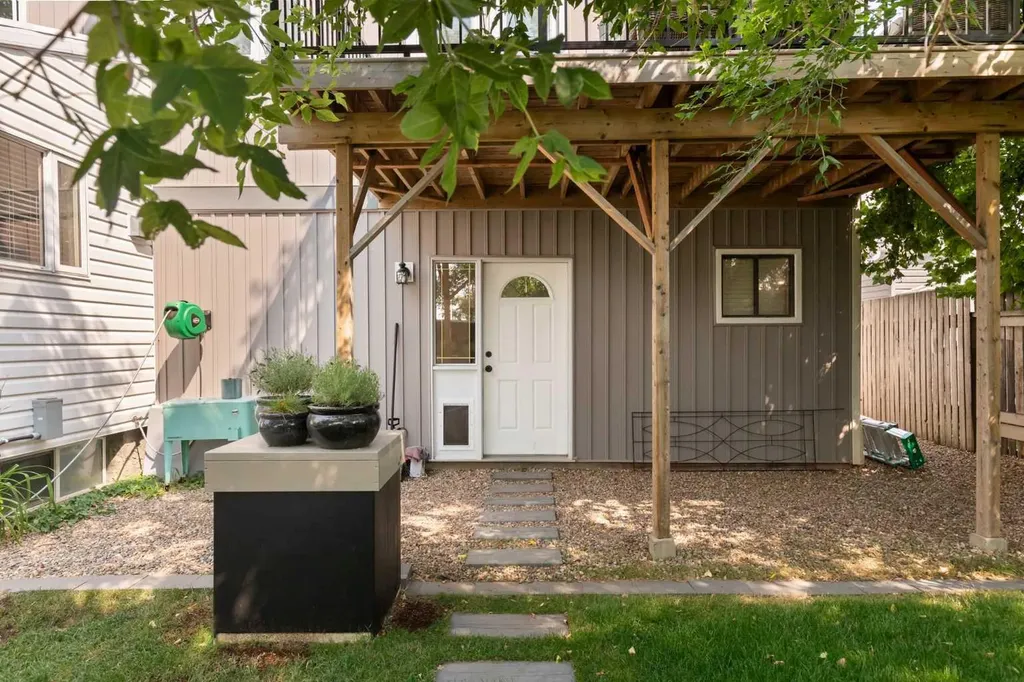 914 3 Street SW Redcliff AB T0J 2P0