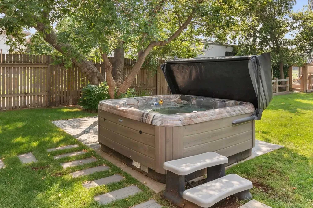 914 3 Street SW Redcliff AB T0J 2P0